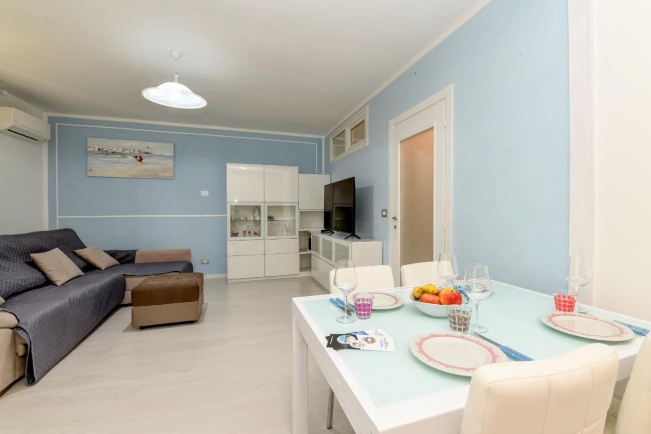 My Desenzano Holiday Apartment เดเซนซาโนเดลการ์ดา ภายนอก รูปภาพ